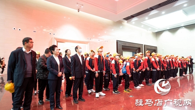 駐馬店實(shí)驗(yàn)小學(xué)開展“緬懷革命先烈 傳承紅色基因”清明祭掃活動