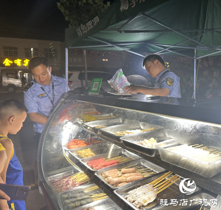 泌陽縣郭集鎮(zhèn)市場監(jiān)管所開展夜市檢查，守護(hù)人間“煙火氣”