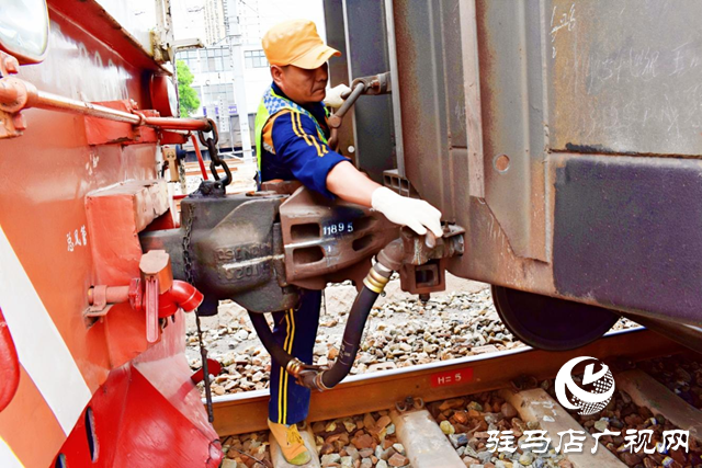 駐馬店車務(wù)段：譜好“三部曲”實(shí)現(xiàn)“客貨雙贏”