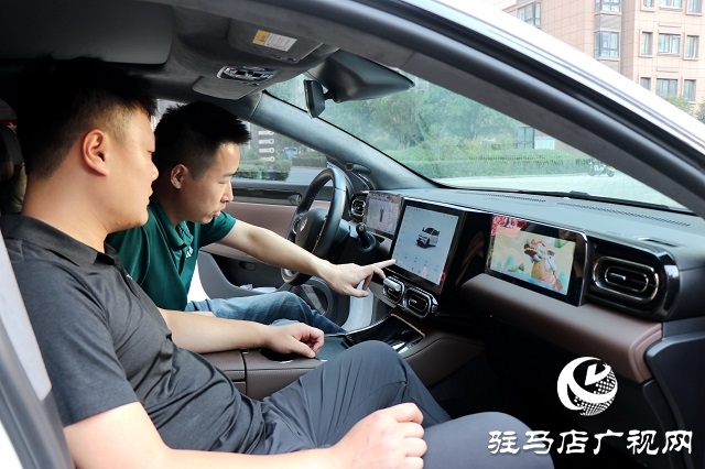 新能源汽車進(jìn)社區(qū) 家門口的購(gòu)車盛宴