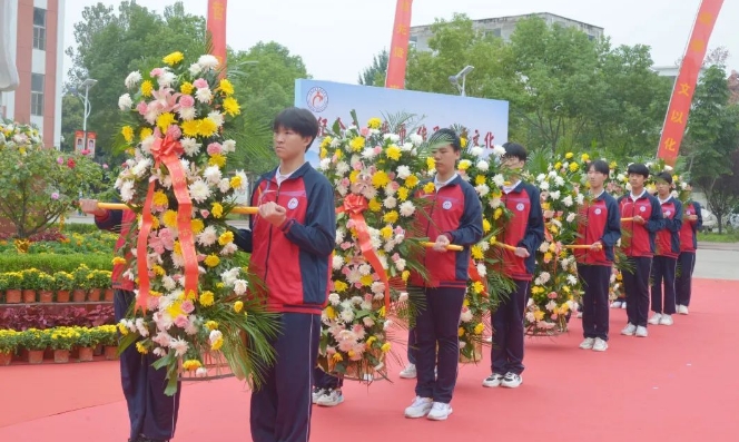 新蔡縣明英中學(xué)隆重舉行孔子誕辰2574周年紀(jì)念活動