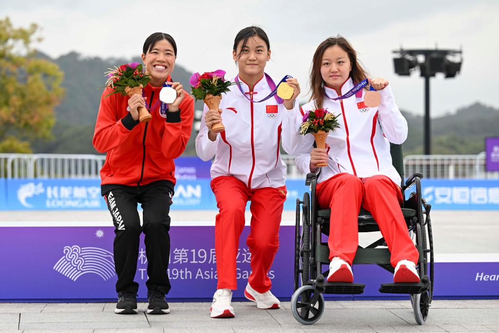 馬拉松游泳亞運(yùn)首秀 中國(guó)隊(duì)吳姝彤獲女子10公里金牌