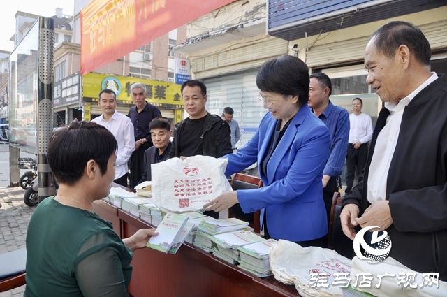 駐馬店市律師協(xié)會(huì)“尊師重道 感恩同行”2023年重陽(yáng)節(jié)敬老愛(ài)老送法進(jìn)社區(qū)活動(dòng)圓滿成功