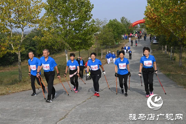 泌陽(yáng)縣：舉辦駐馬店市第五屆老年人體育健身持杖走、手杖操交流活動(dòng)