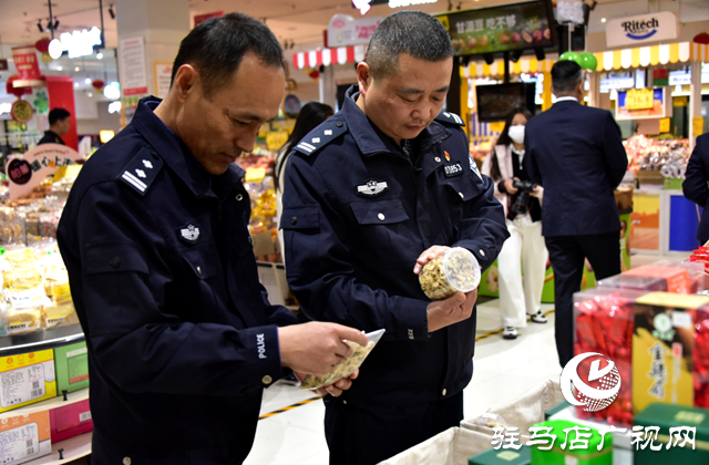 “警察藍(lán)”守護“舌尖上的安全”