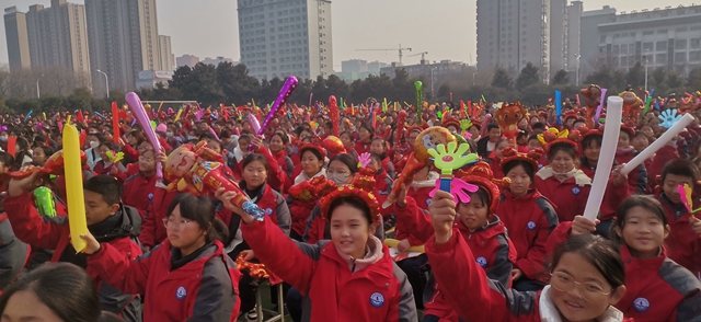 駐馬店市實(shí)驗(yàn)中學(xué)：載歌載舞迎新年