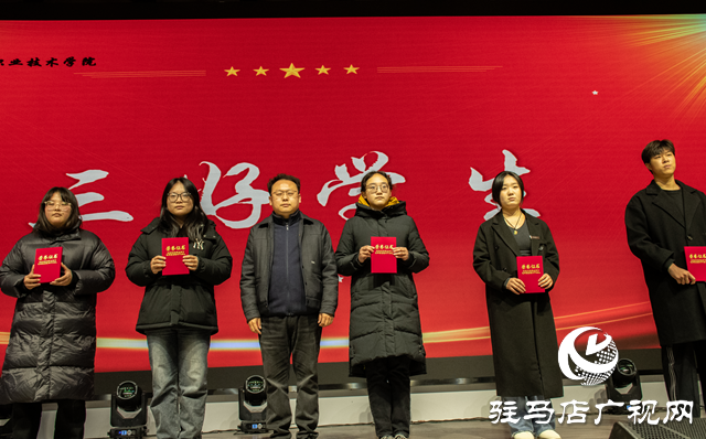  “我愛我校 我校我愛”系列活動｜駐馬店職業(yè)技術(shù)學(xué)院國際教育學(xué)院為第二屆文明班級文明寢室頒獎