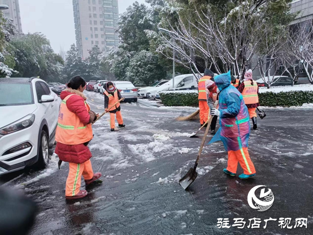 駐馬店經(jīng)濟(jì)開(kāi)發(fā)區(qū)及時(shí)清掃道路積雪