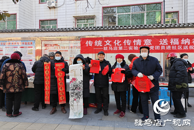 剪窗花、拓印門畫 駐馬店市第二實(shí)驗(yàn)小學(xué)文化大禮送群眾