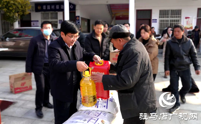 駐馬店市委直屬機(jī)關(guān)工委赴幫扶村開展“迎雙節(jié) 送溫暖 固成果”春節(jié)走訪慰問活動