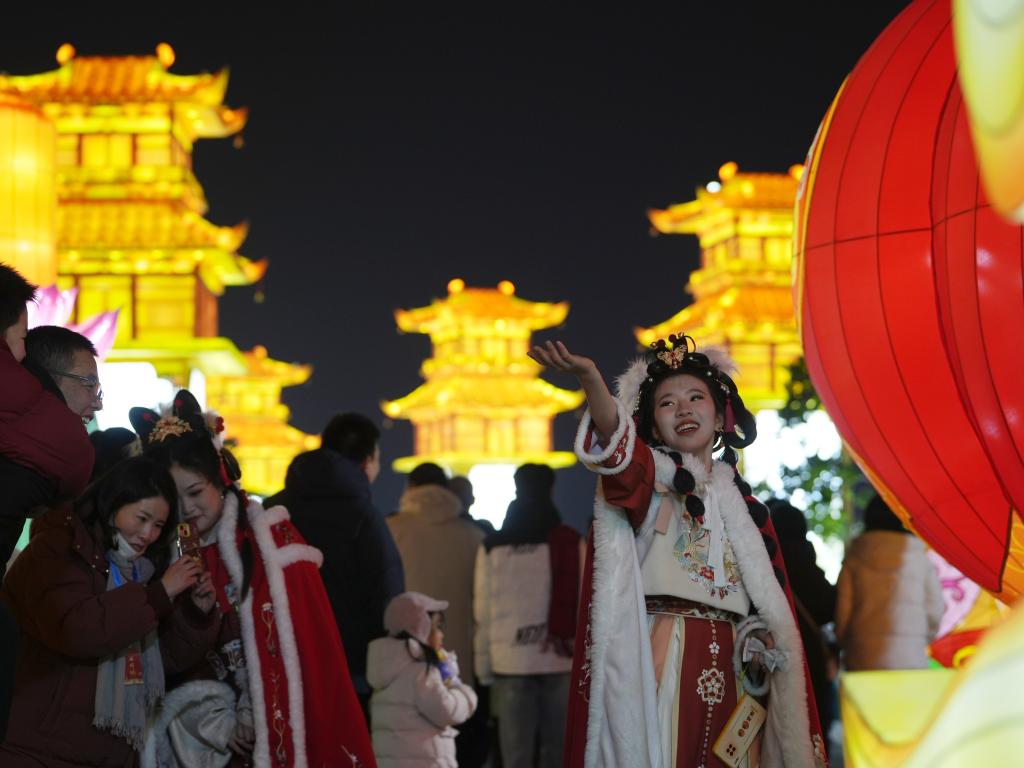 錦繡中國年丨這個春節(jié)，“龍龍”的年味里是濃濃文化味