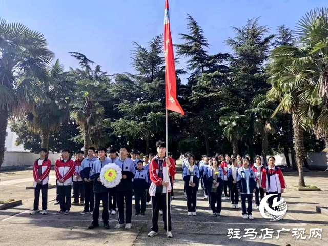 正陽縣退役軍人事務局聯(lián)正陽縣實驗中學開展清明節(jié)祭掃活動