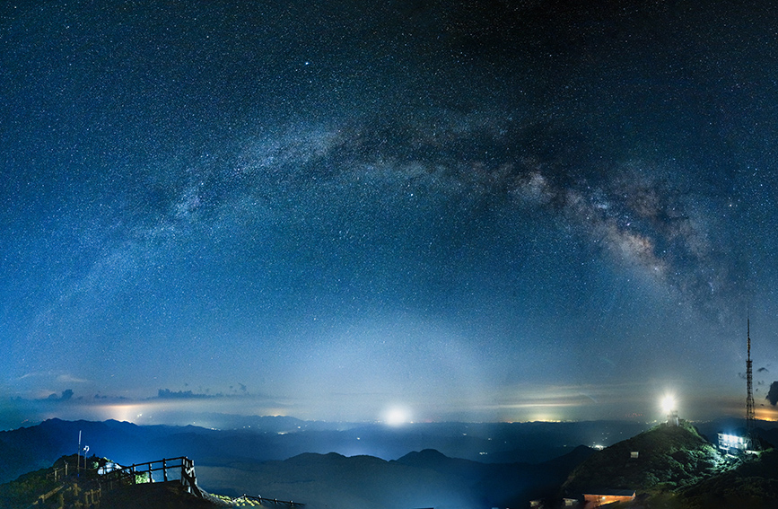 “華南之巔”的星空盛宴：“銀河之眼”掛夜空