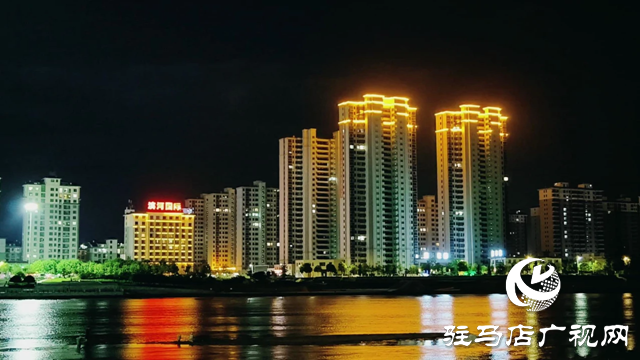 泌陽縣泌水河公園：璀璨燈光扮靚小城夜景