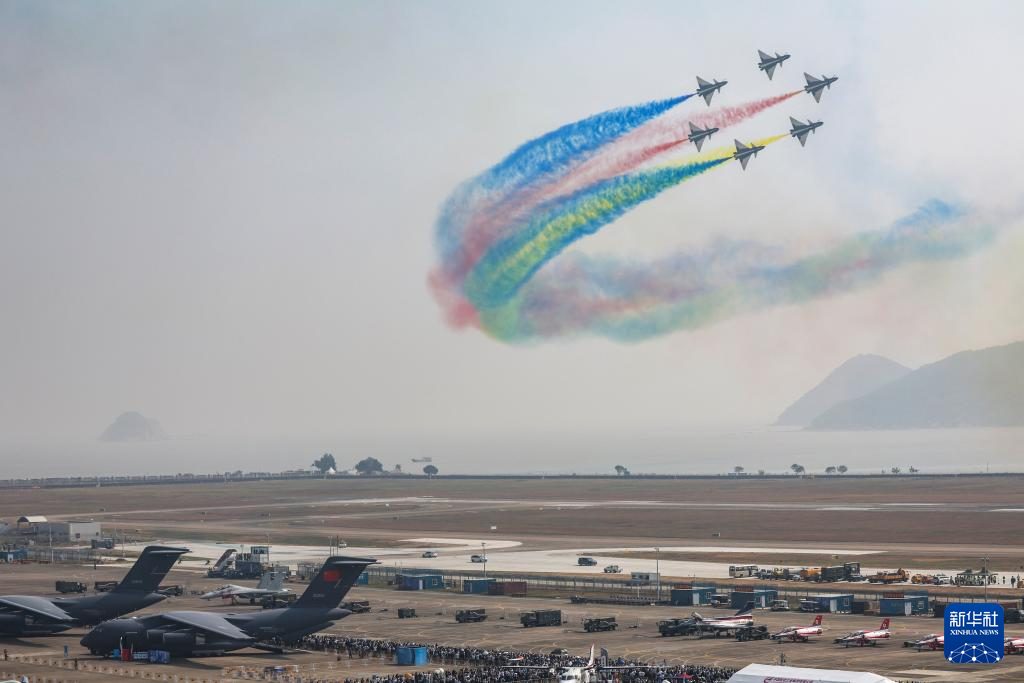 空軍36型武器裝備在中國航展成體系亮相 展現(xiàn)人民空軍轉(zhuǎn)型跨越新成就