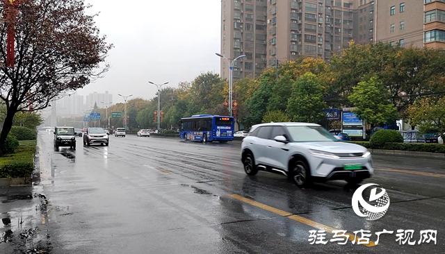 駐馬店市中心城區(qū)迎來(lái)雨霧天氣