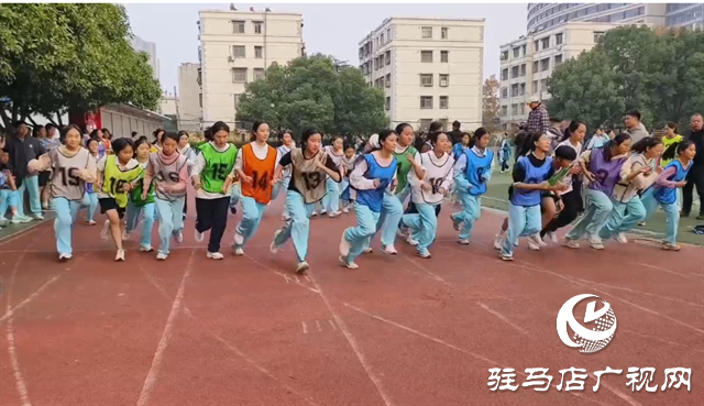 駐馬店市第四中學(xué)：秋季運動會盛大開幕 青春激情點燃校園