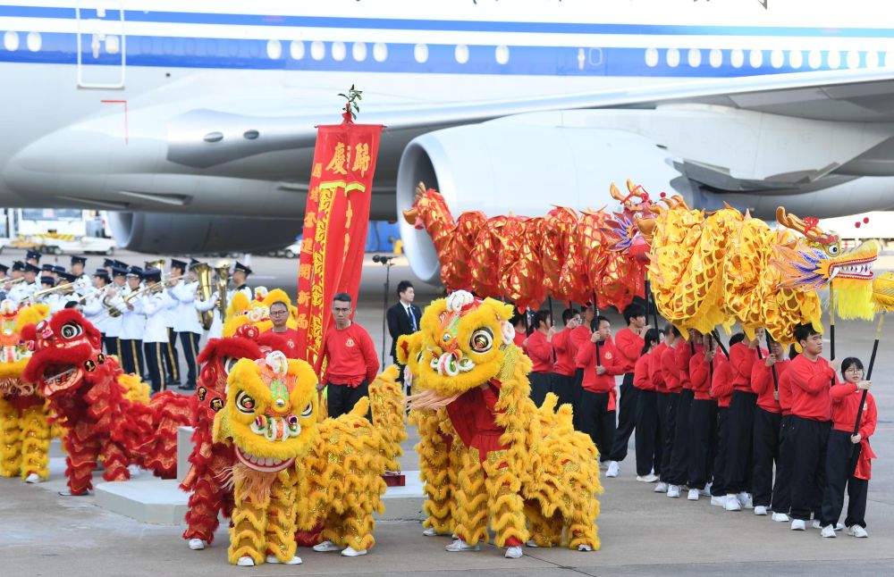 高清大圖丨習近平抵達澳門受到熱烈歡迎