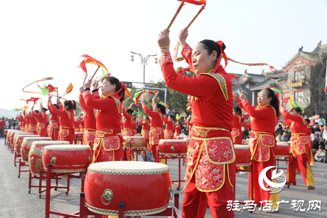 驛城區(qū)老體協(xié)舉行鞭陀龍鼓展演活動(dòng)